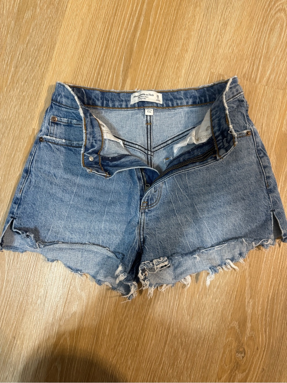 Abercrombie & Fitch The Mom Short High Rise Curve Love